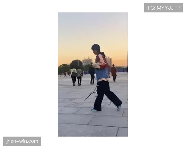 托尼娅·哈丁居然能在尖叫和冰刀间找到活路，没谁了！