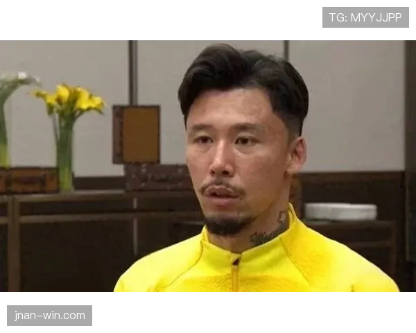 看张琳芃朋友圈：抱娃的手腕比开豪车还熟练，这反差我承受不起